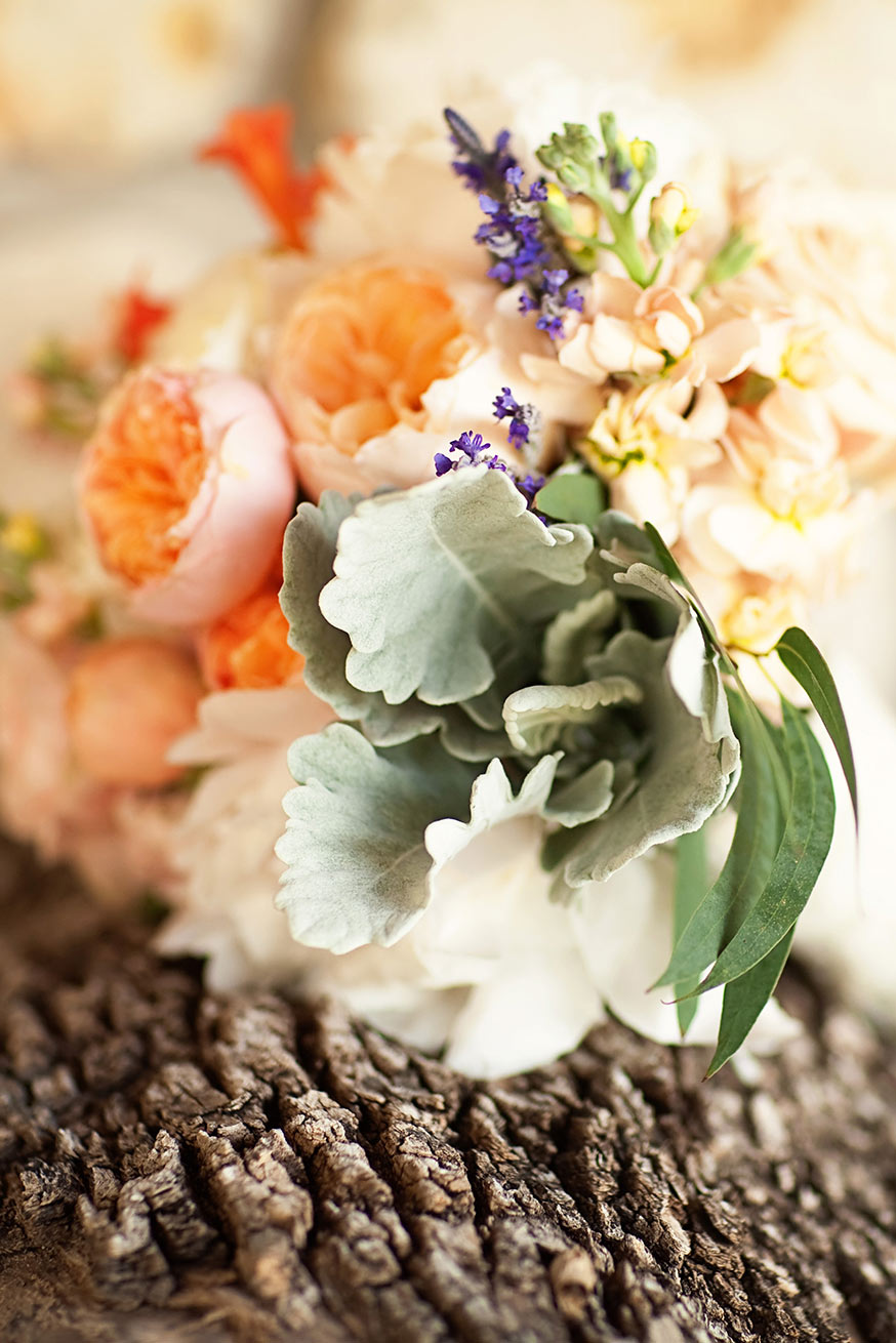 peach boquet on log